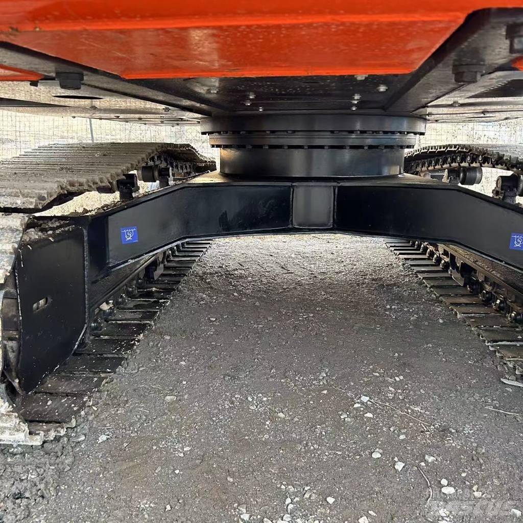 Hitachi ZX 200 Crawler excavators
