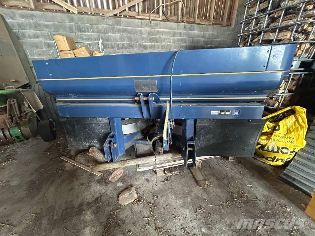 Bogballe M2 Base Mineral spreaders