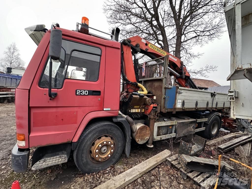 Volvo FL7 Truck mounted cranes