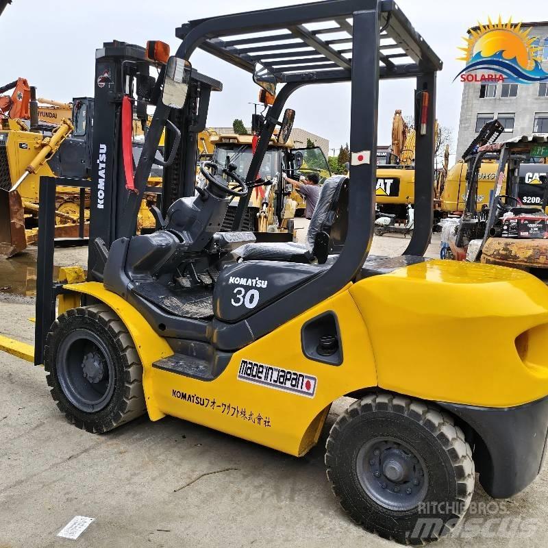 Komatsu 30 Diesel trucks