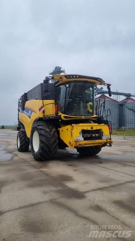New Holland CR 8.80 Combine harvesters