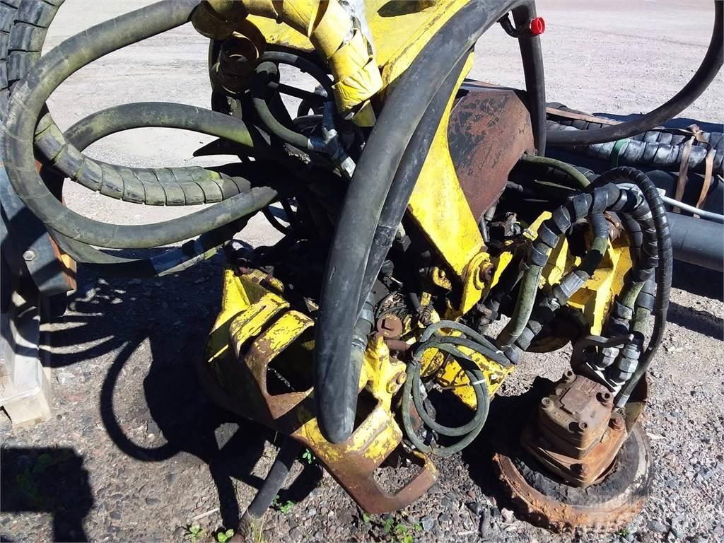 John Deere 745 Harvester heads