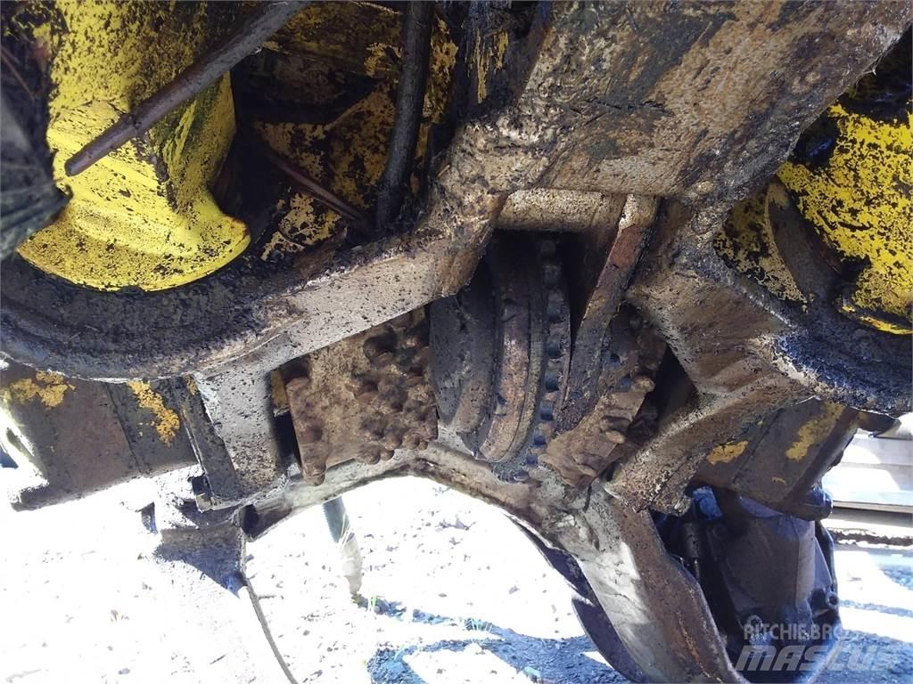 John Deere 745 Harvester heads