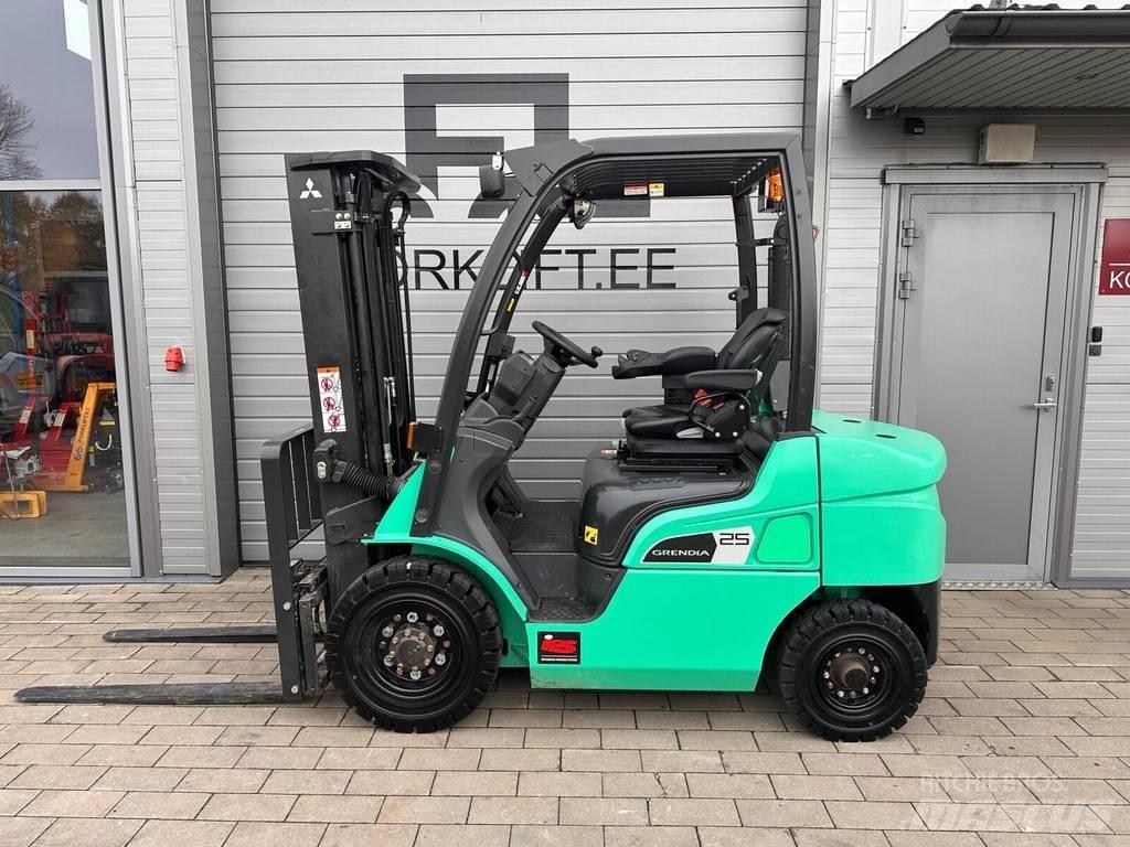 Mitsubishi FD25N3 Diesel trucks
