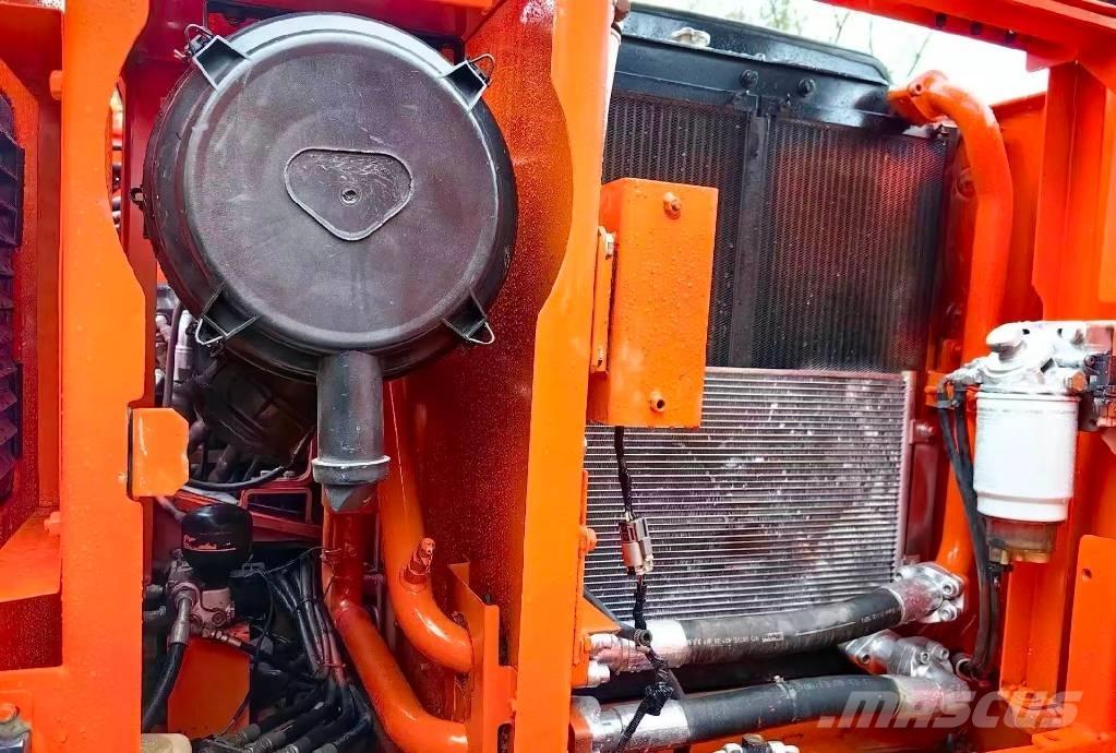 Doosan DX 140 Crawler excavators