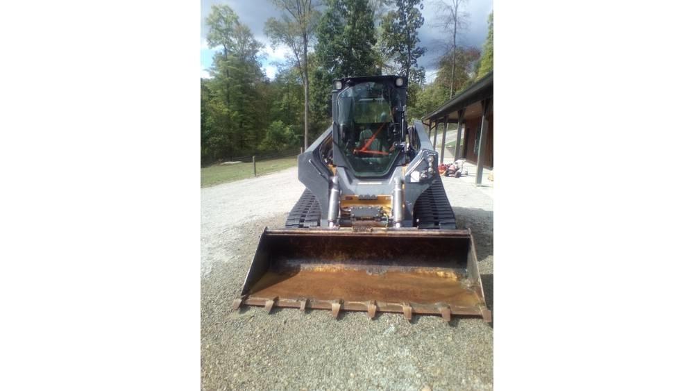 John Deere 333G Skid steer loaders