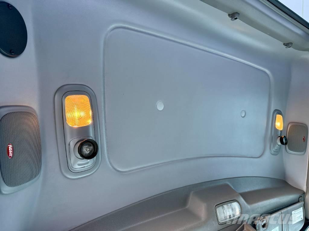 Peterbilt 389 Prime Movers