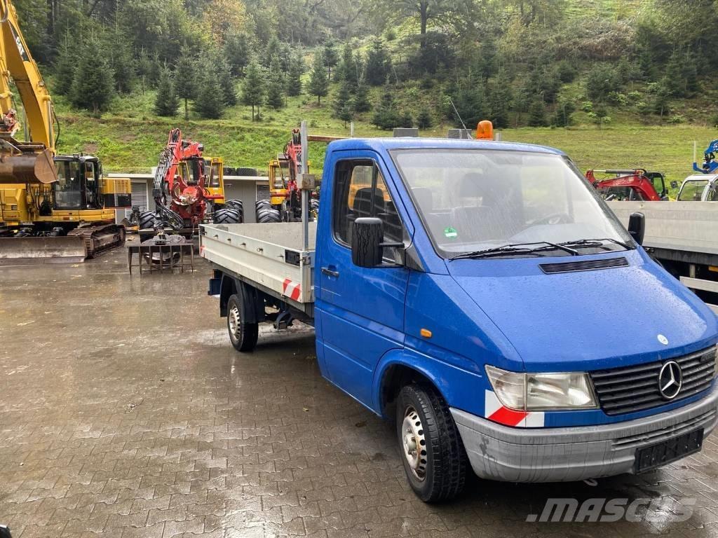 Mercedes-Benz 208 D Flatbed / Dropside trucks
