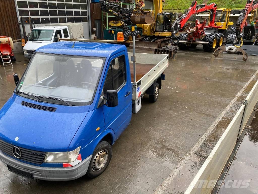 Mercedes-Benz 208 D Flatbed / Dropside trucks
