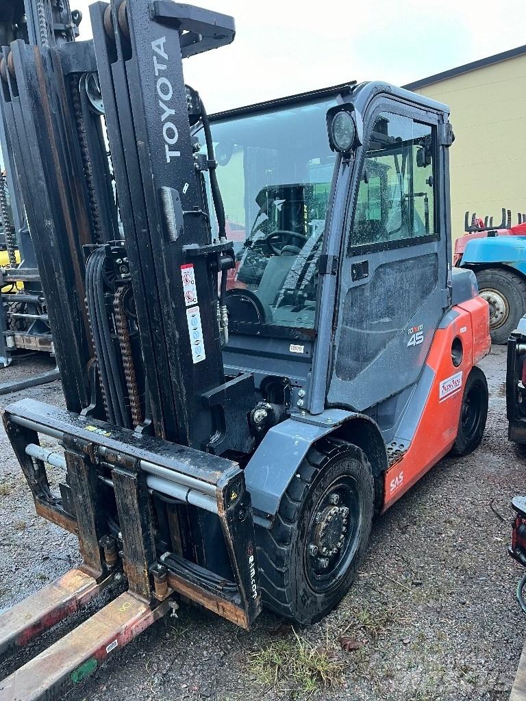 Toyota 40-8FD40N Diesel trucks