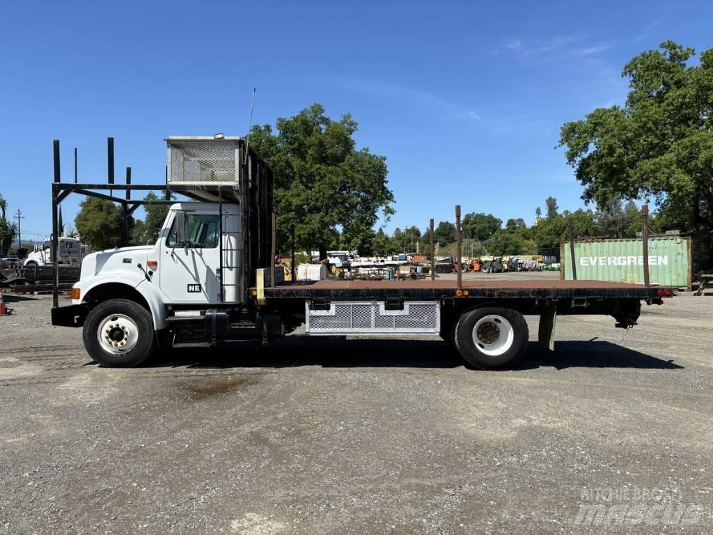 International 4900 Flatbed / Dropside trucks