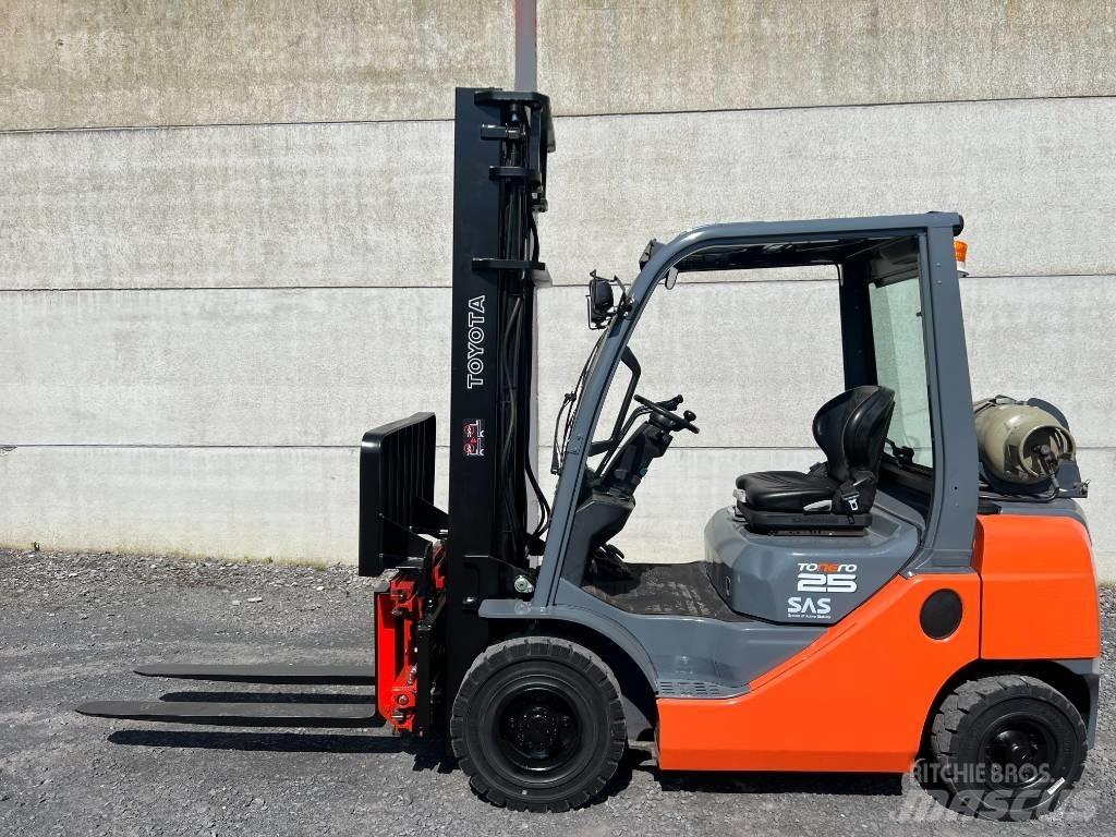Toyota 02-8FGF25 LPG trucks