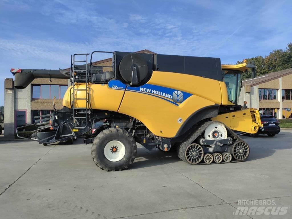 New Holland CR 9090 Combine harvesters