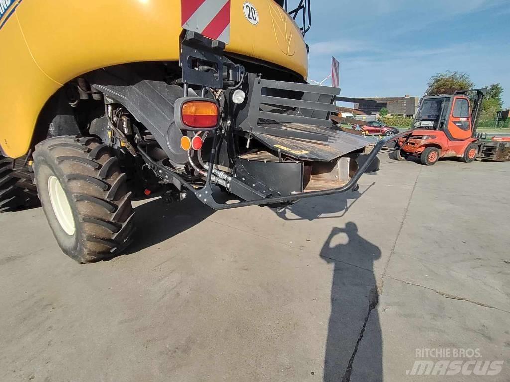 New Holland CR 9090 Combine harvesters