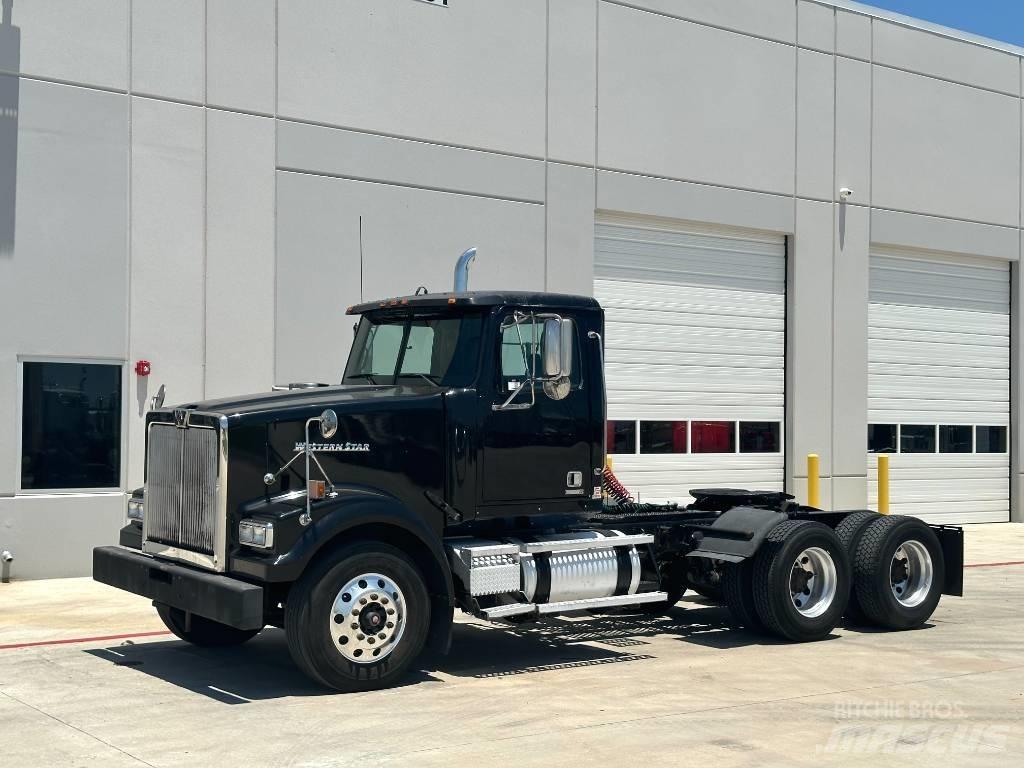 Western Star 4900 Prime Movers