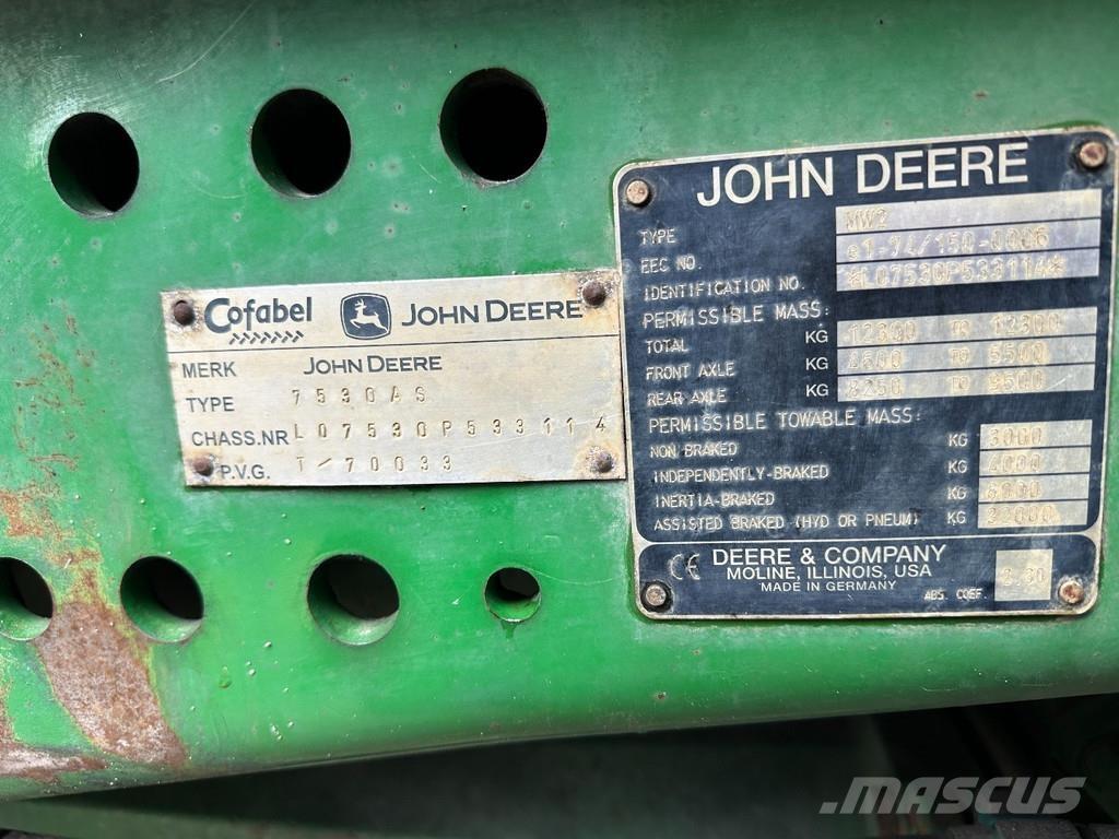 John Deere 7530 Tractors