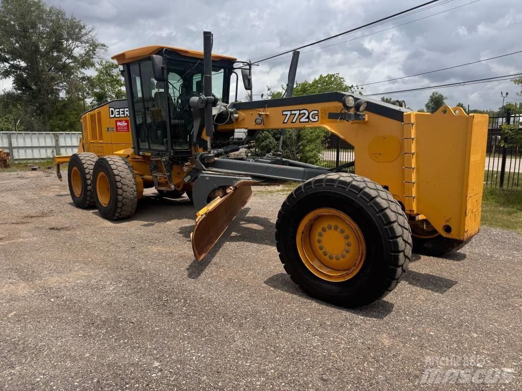 DEERE 772G Graders