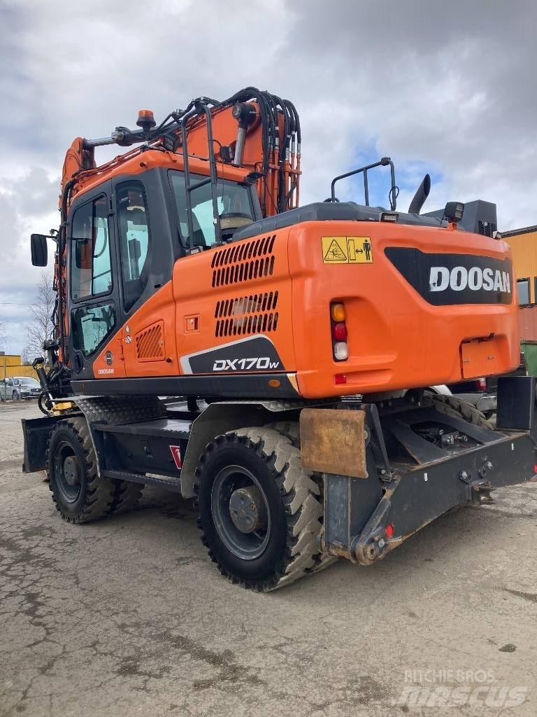 Doosan DX 170 W Wheeled excavators