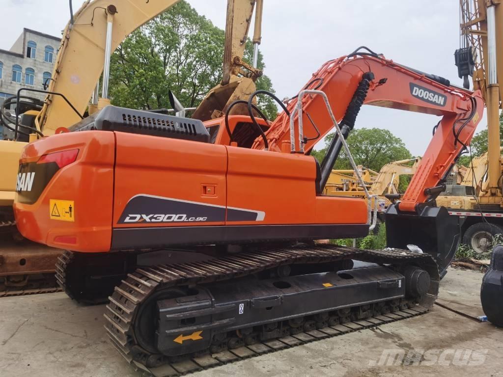 Doosan DX 300 LC Crawler excavators