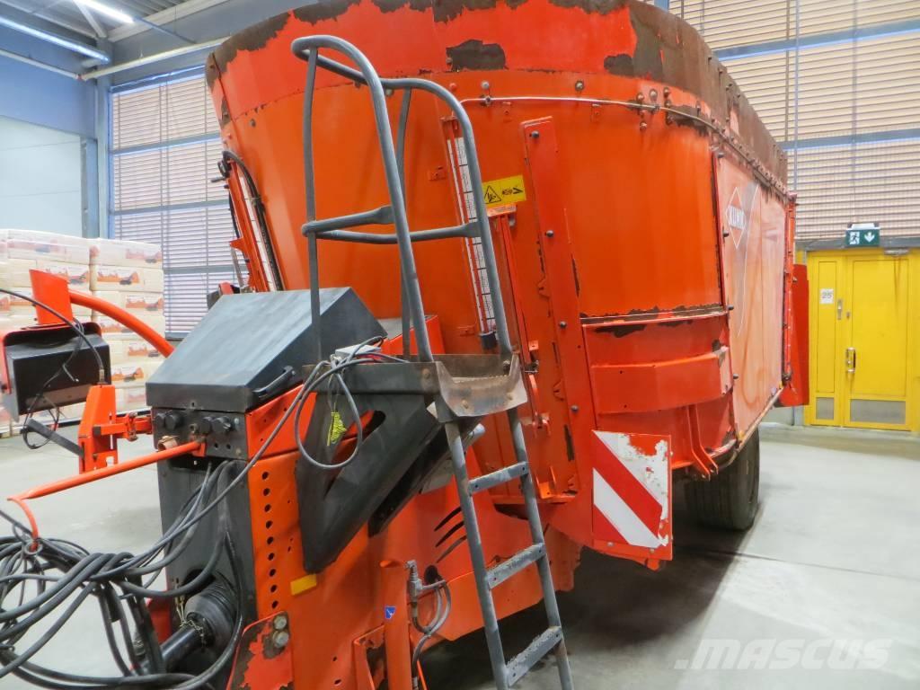 Kuhn EuroMix I Feed mixer