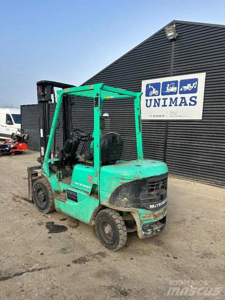 Mitsubishi FD 25 K Diesel trucks