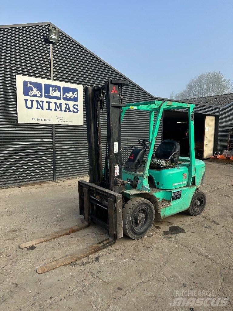Mitsubishi FD 25 K Diesel trucks