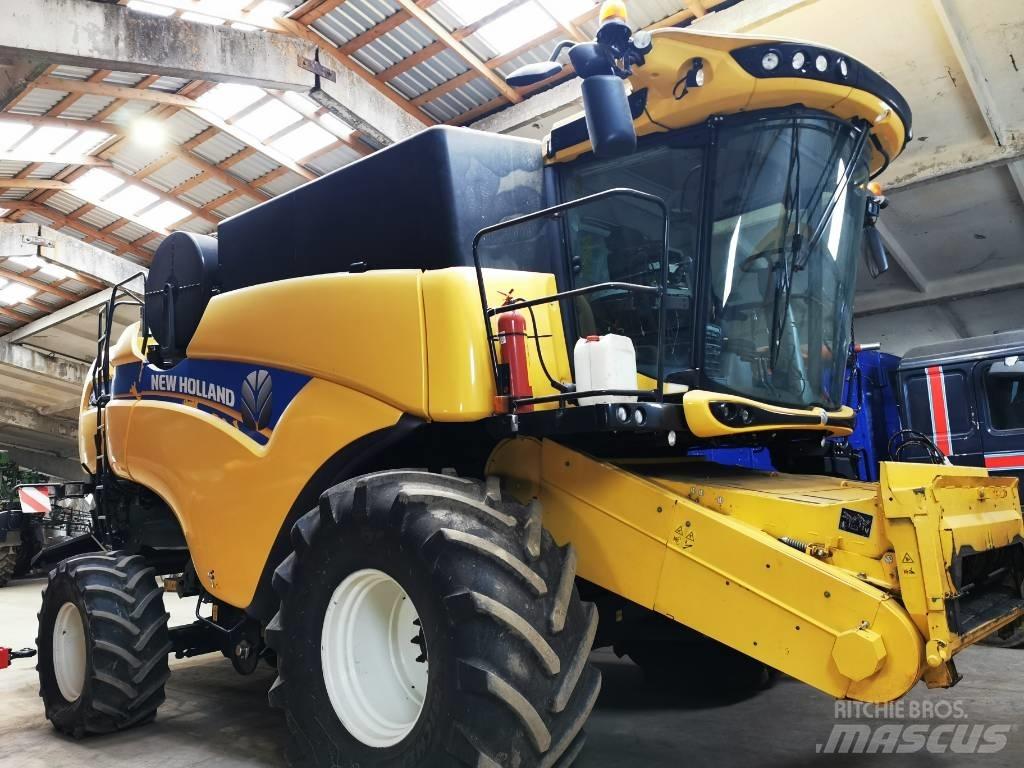 New Holland CX 8.90 Combine harvesters