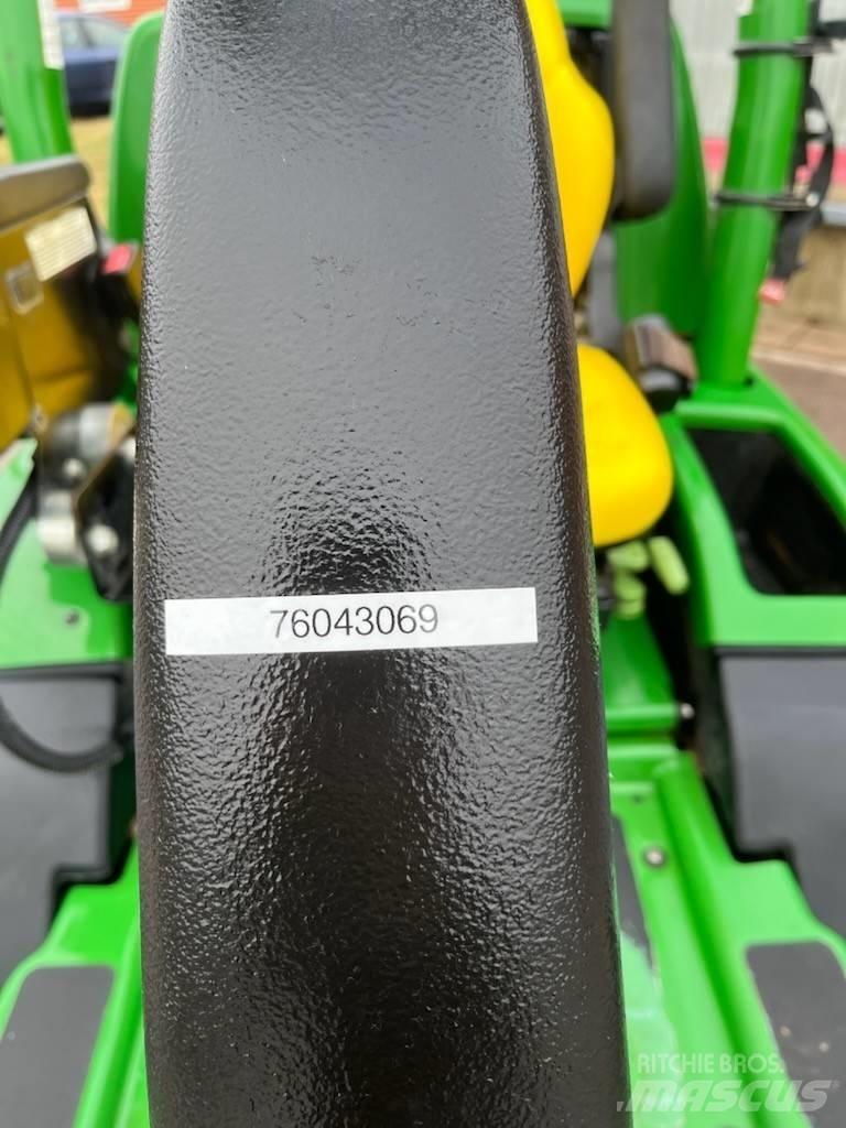 John Deere 9009 Rough, trim and surrounds mowers