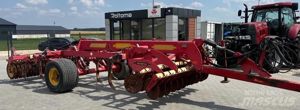 Väderstad Topdown300 Cultivators