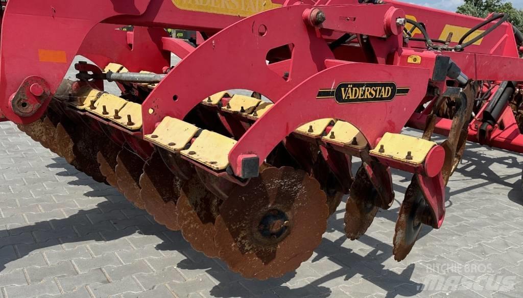Väderstad Topdown300 Cultivators