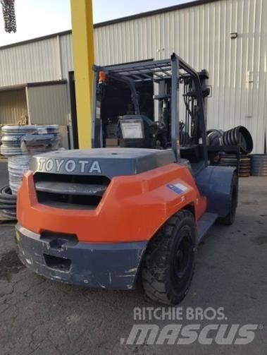 Toyota 8FD70U Diesel trucks