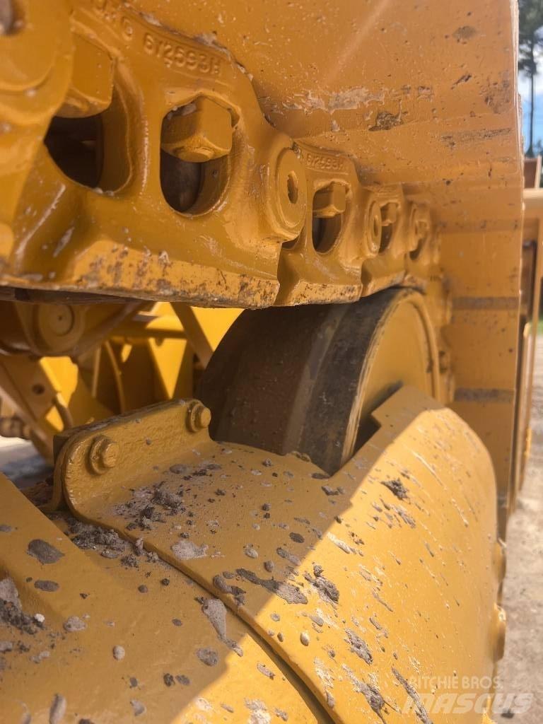 CAT 973 Crawler loaders