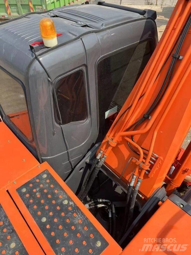 Hitachi ZX 200 Crawler excavators