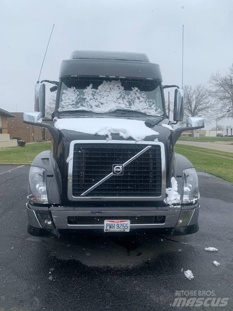 Volvo VNL730 Prime Movers