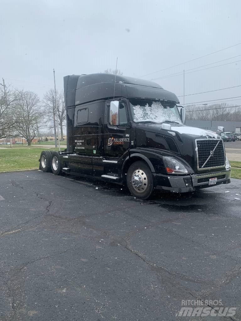 Volvo VNL730 Prime Movers