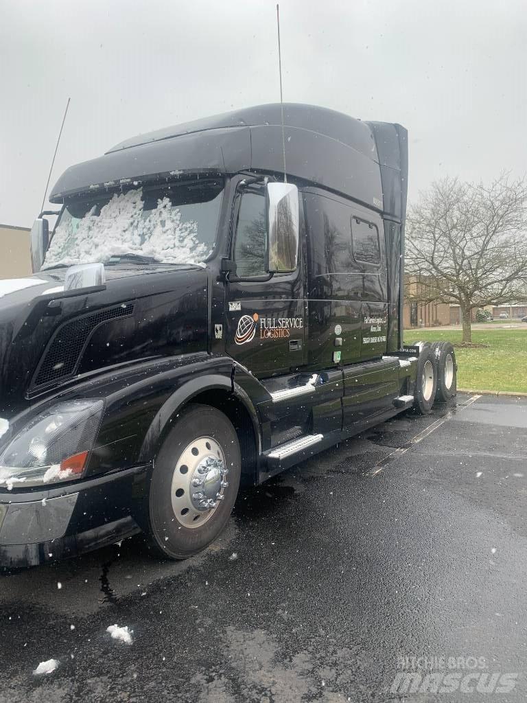 Volvo VNL730 Prime Movers