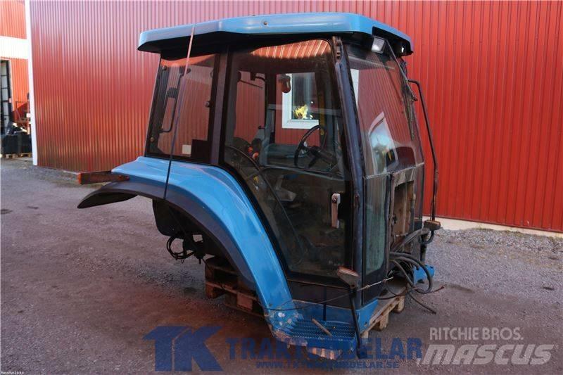 New Holland 8870 Cabins and interior