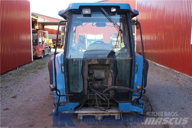 New Holland 8870 Cabins and interior