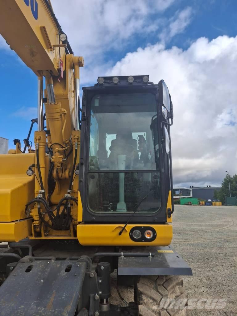 Komatsu PW158-11 Wheeled excavators