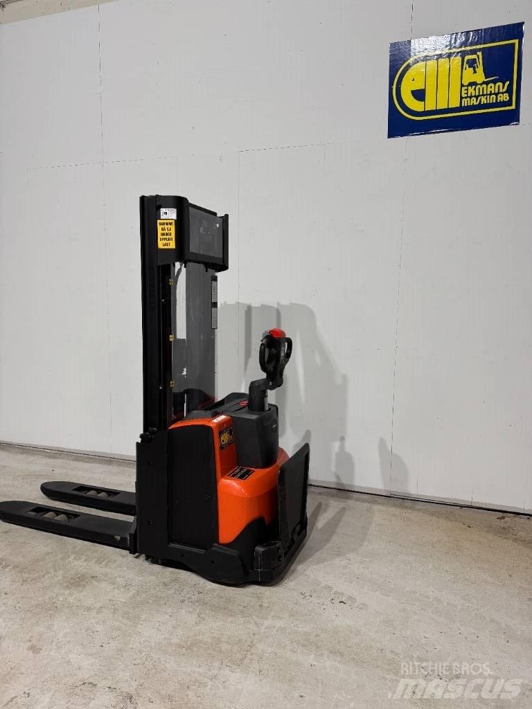BT Truck SWE 120 L Pedestrian stacker