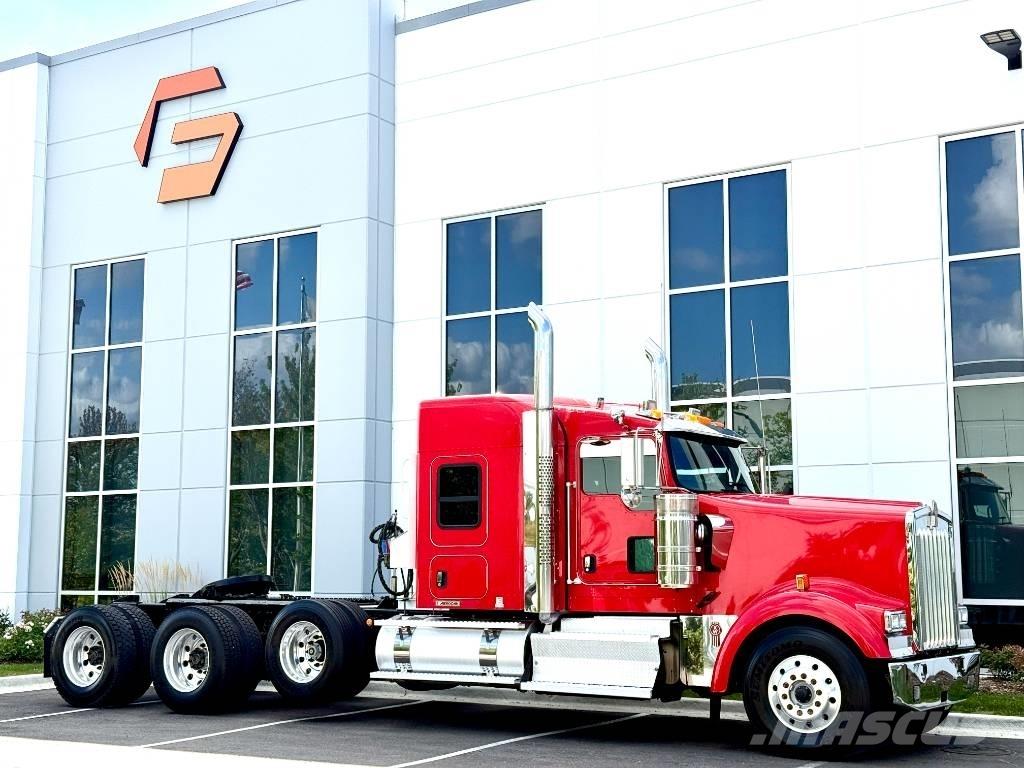 Kenworth W 900 Prime Movers