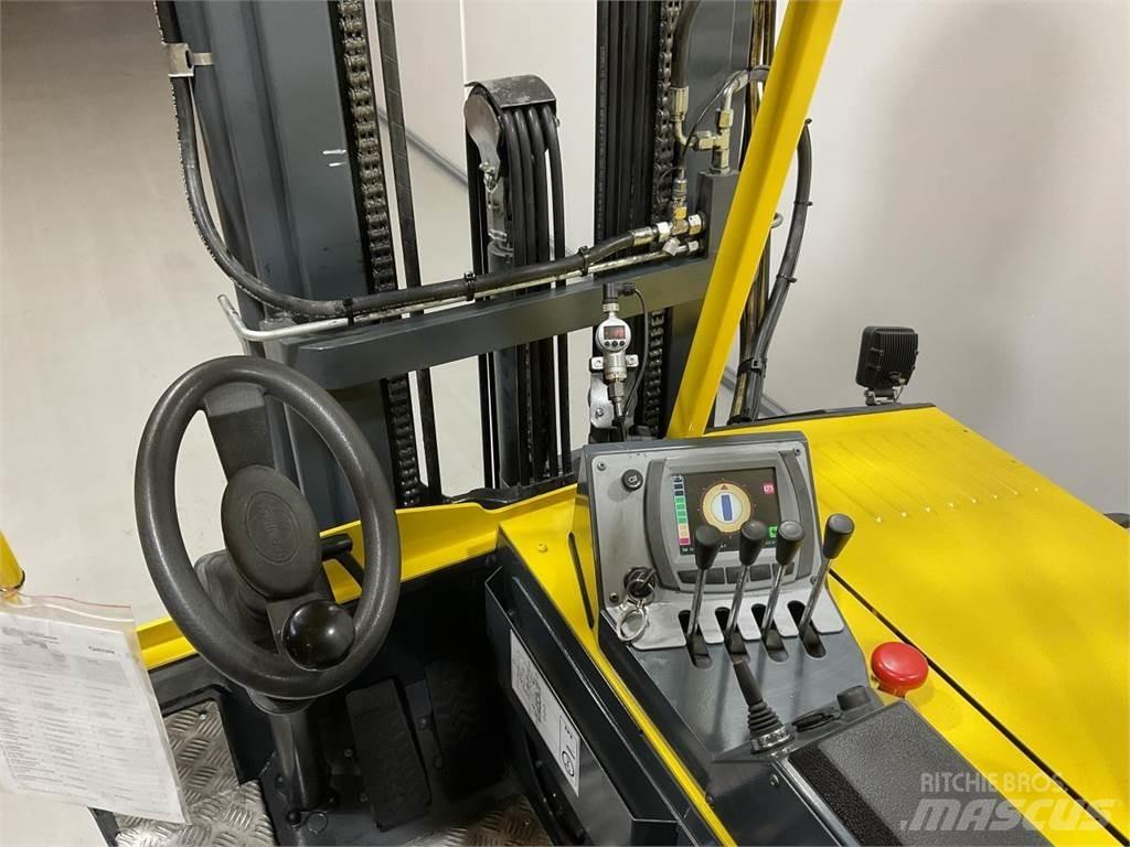 Combilift CBE3000 4-way reach truck