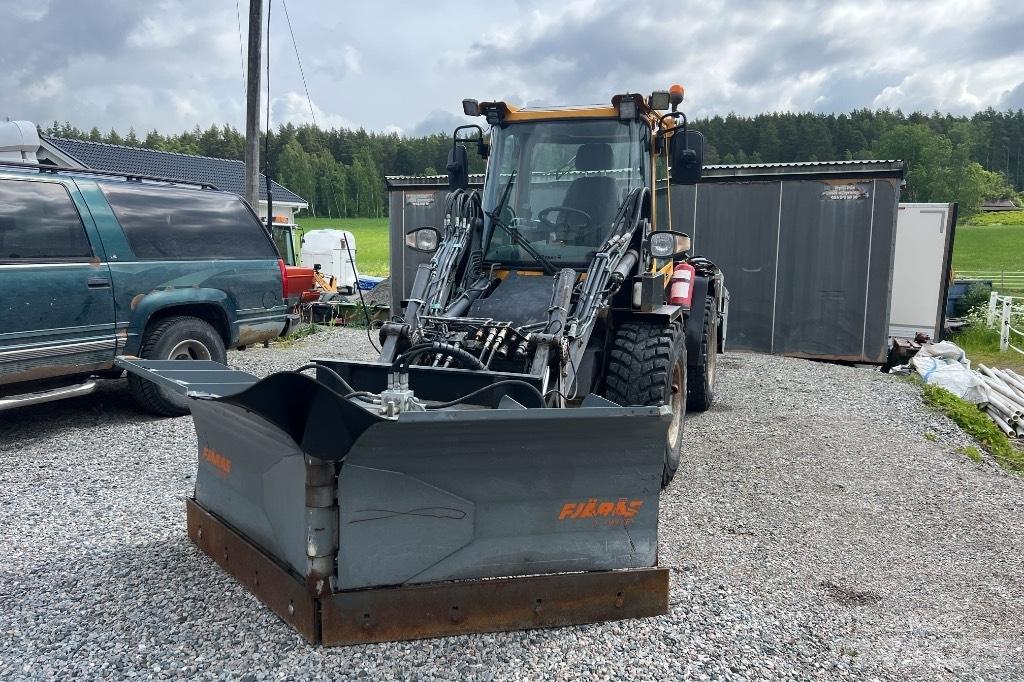 LM Trac 586 Tool carriers