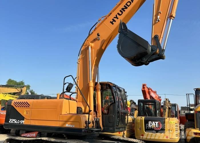 Hyundai 225 Crawler excavators