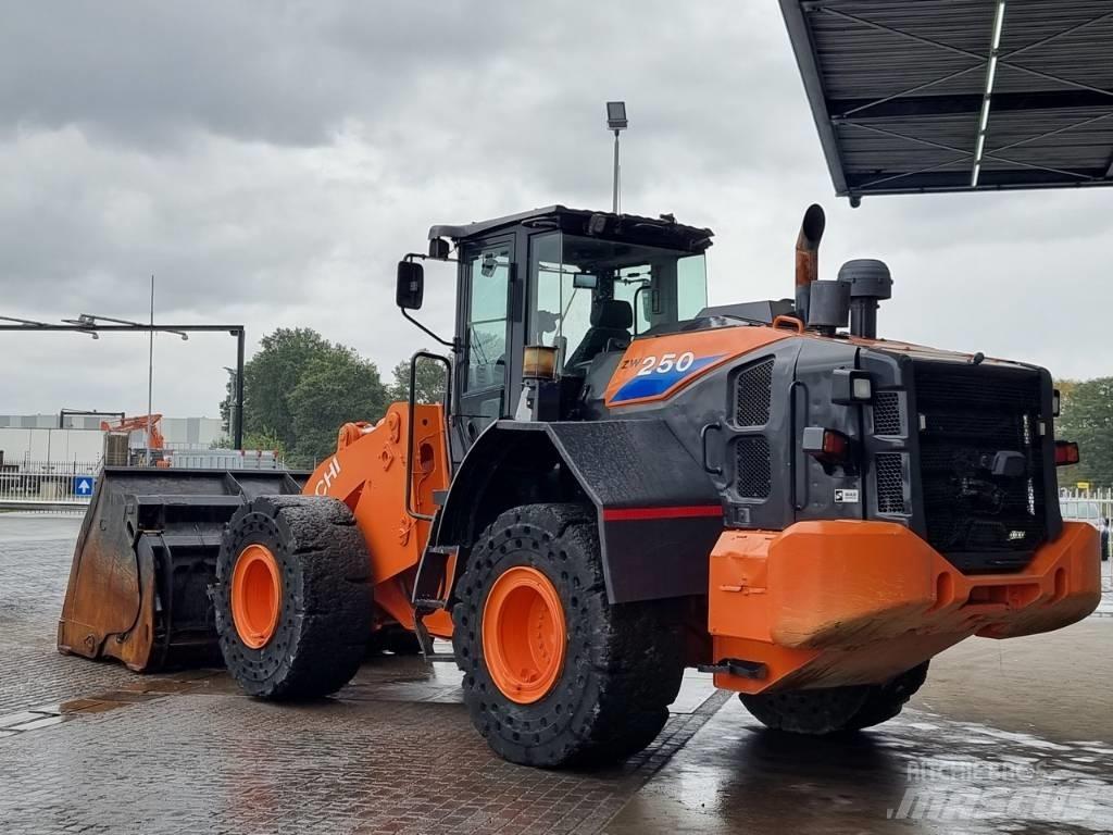 Hitachi ZW 250 Wheel loaders