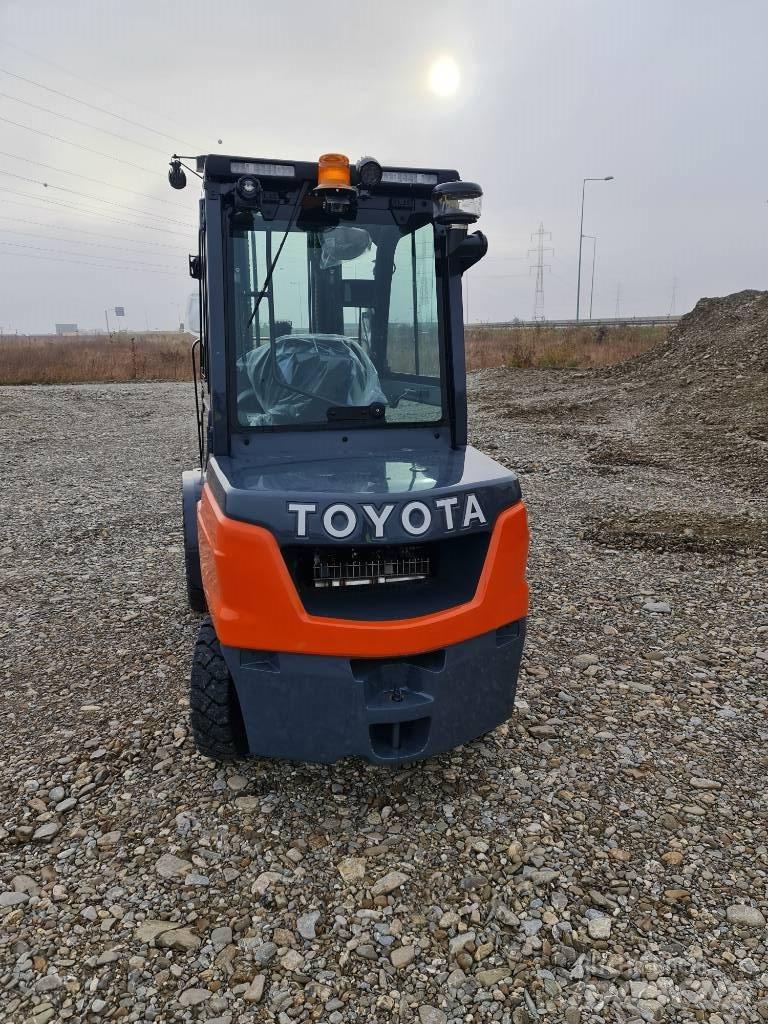 Toyota Tonero Reach truck