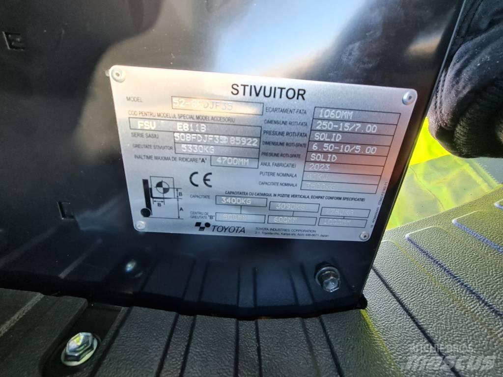 Toyota Tonero Reach truck