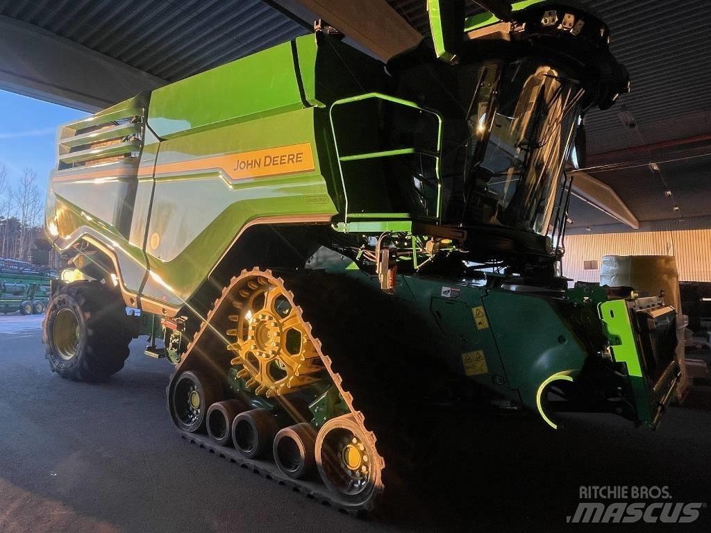 John Deere X9 1100 Combine harvesters