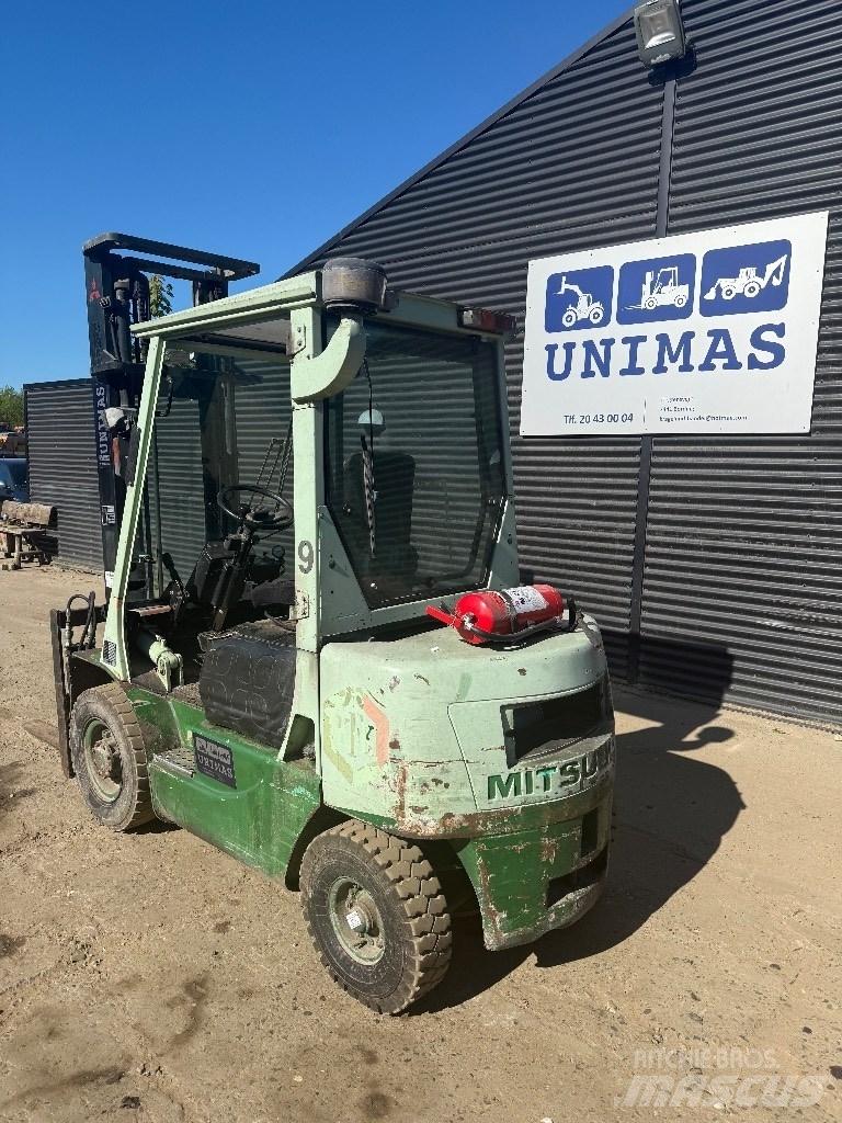 Mitsubishi FD 25 Diesel trucks