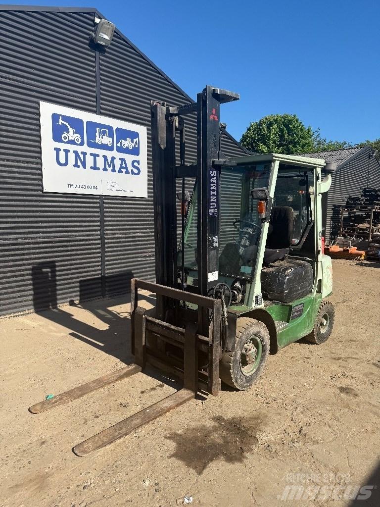 Mitsubishi FD 25 Diesel trucks